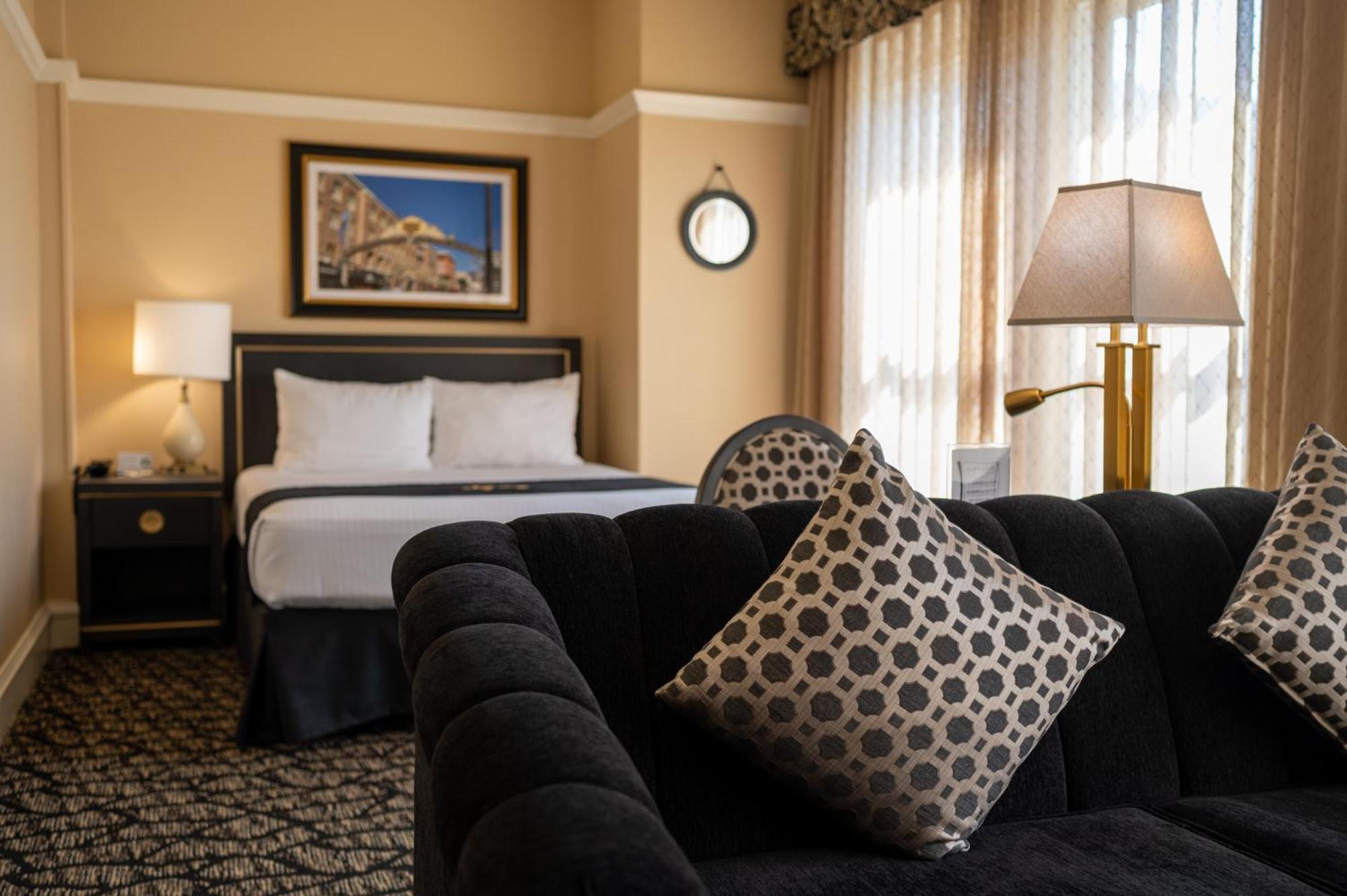 Gaslamp Plaza Suites San Diego Exterior photo