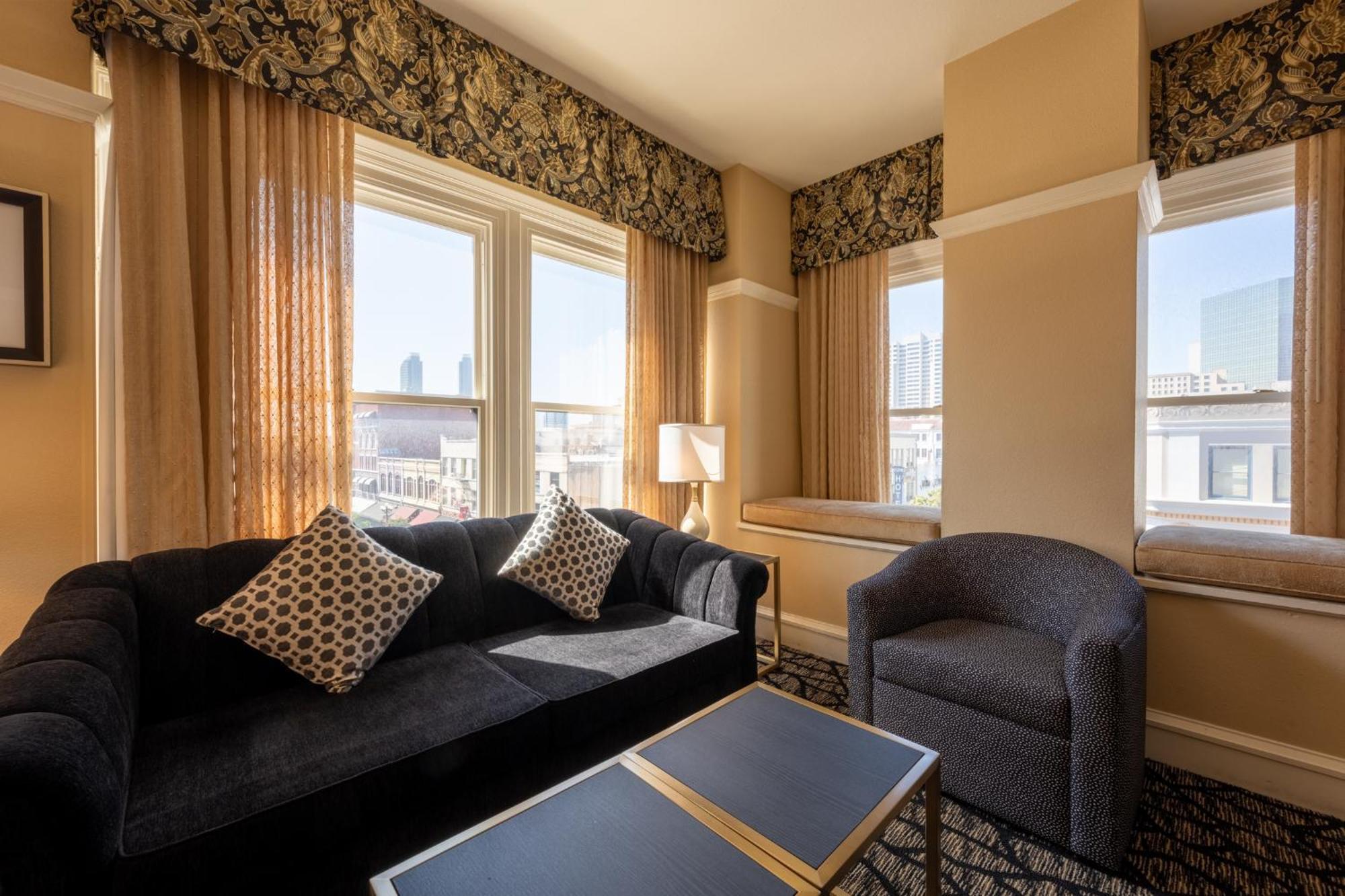 Gaslamp Plaza Suites San Diego Exterior photo
